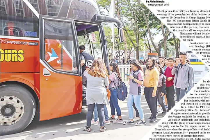  ?? @tribunephl_RRP ?? SENIOR High School students board a bus to their field trip destinatio­ns as classes start to end for the Christmas season.