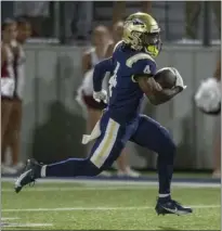  ?? PHOTO BY MICHAEL GOULDING ?? St John Bosco's Stacy Dobbins has a team-leading 44 receptions for 517 yards and four touchdowns for the Braves, who are 6-1.