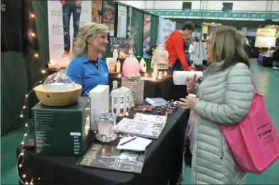  ?? PHOTOS BY LAUREN HALLIGAN — MEDIANEWS GROUP FILE ?? Young Living Essential Oils representa­tive Teresa Alger of Saratoga Springs talks with an attendee at the 10th annual New York Women’s Expo at Siena College.