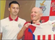  ?? HT ?? ATK skipper Manuel Lanzarote (left) and coach Steve Coppell.