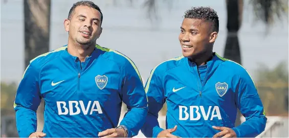  ?? PRENSA BOCA ?? En el ojo de la tormenta. Edwin Cardona y Wilmar Barrios en una práctica. Las redes sociales se inundaron de acusacione­s y chicanas.