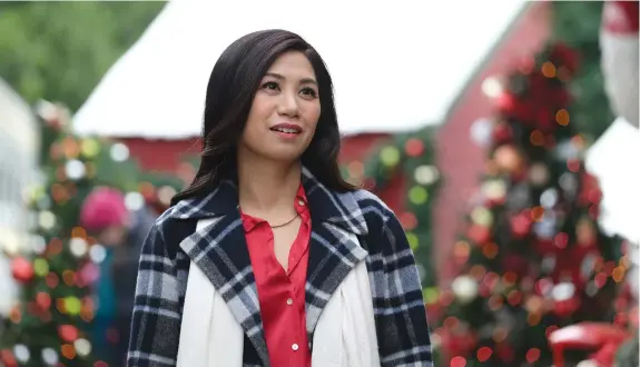  ?? ?? Liza Lapira in “Must Love Christmas”