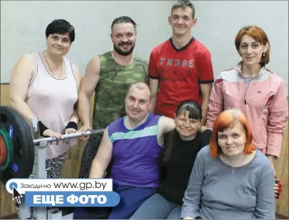 ??  ?? Команда-победитель и тренер Юлия Точицкая (во втором ряду справа) — большая спортивная семья