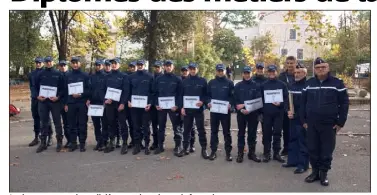  ?? (Photos C. P.) ?? Les jeunes ont reçu leurs diplômes après trois ans de formation.