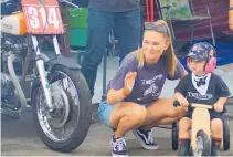  ?? ?? This small spectator waved to his racer dad — who was just about to leave for the starting line.