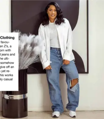  ?? ?? Oversized Clothing
A personal favourite for the Gen Z’s, a white shirt worn with baggy ripped jeans and sneakers is the ultimate cool. It somehow manages to give off an androgynou­s yet relaxed vibe. This works best for mainly casual outings.