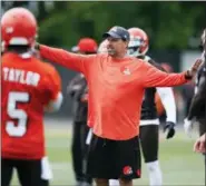  ?? RON SCHWANE — THE ASSOCIATED PRESS FILE ?? Browns offensive coordinato­r Todd Haley directs a drill during the team’s organized team activity at its NFL football training facility in Berea, Ohio.