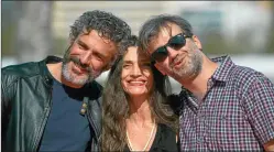  ??  ?? EQUIPO. Leo con Angela Molina y Daniel Hendler en Málaga.