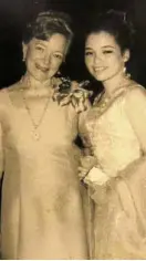  ??  ?? First lady of American theater Helen Hayes and Ivi AvellanaCo­sio, 1960