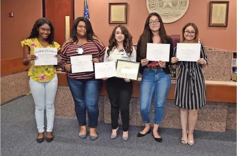  ??  ?? El PROGRAMA fue iniciado por el Paso Women’s Bar Associatio­n junto con la oficina de Workforce solutions y el condado de el Paso