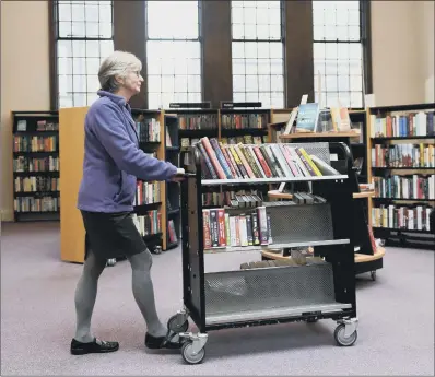  ?? PICTURES: GARY LONGBOTTOM. ?? NOVEL PURSUITS: Jean Morby at Harrogate Library arranging books for the Home Library Servoice.