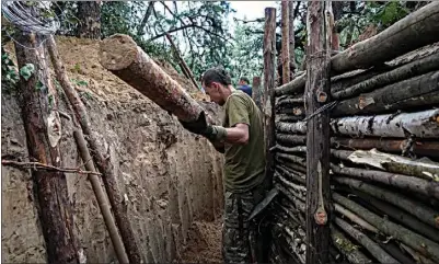  ?? ANDRII MARIENKO / AP ?? Ukrainian servicemen strengthen trenches on their position near the frontline in Kharkiv region, Ukraine on Tuesday.