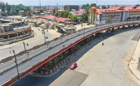  ?? PTI ?? A view of the deserted Jehangir Chowk in Srinagar yesterday. Very few private vehicles were seen plying in Srinagar city and other district towns in the Valley as residents observed the shutdown yesterday.