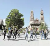  ?? ALBERTO HIERRO ?? Llenan de ritmo la Plaza de Armas