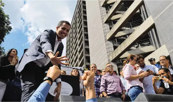  ?? FOTO AFP ?? Juan Guaidó, presidente de la Asamblea Nacional, motivando a los asistentes a la movilizaci­ón de este viernes.