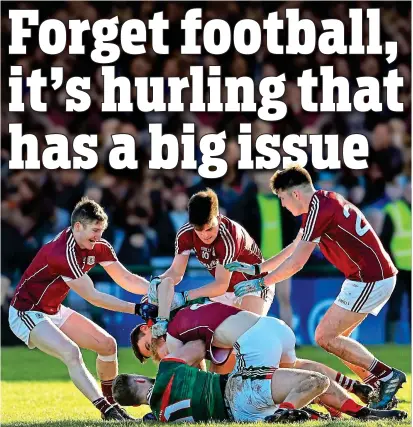  ?? INPHO ?? Getting a grip: Aidan O’Shea of Mayo attempts to sort out his difference­s with Galway on Sunday