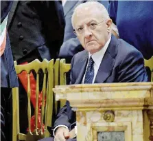  ?? Ansa ?? Il padre Vincenzo De Luca, presidente della Campania