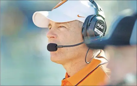  ?? [OKLAHOMAN ARCHIVES] ?? Les Miles, who went 28-21 in four seasons as Oklahoma State's head coach from 2001-04, returns to Stillwater this weekend in his first year at the helm of a fledgling Kansas program.