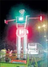  ?? HT PHOTO ?? The robot managing traffic at the junction of MR 9 and Ring Road in Indore on Sunday.