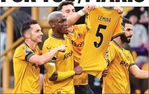  ?? ?? TRIBUTE: Wolves players parade Mario Lemina’s No 5 shirt