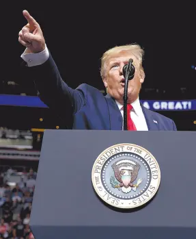  ??  ?? • El presidente de Estados Unidos, Donald Trump, durante el inicio de su campaña de reelección en el Amway Center de Orlando, Florida.