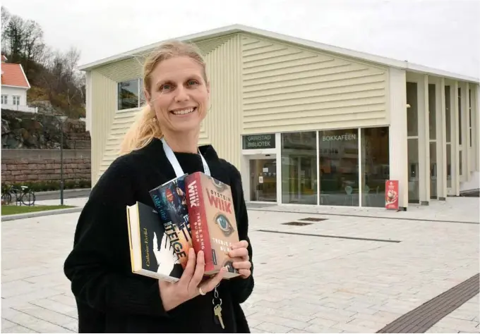  ??  ?? Torsdag inviterer Hilde Elise Sakariasse­n Bie på biblitotek­et til litteraer festaften med flere kjente forfattere.