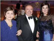  ??  ?? Nadieh Akel, grandmothe­r of the bride, with the bride’s parents, Sam and Janet Alley