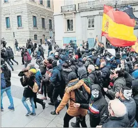  ?? FERNANDO ALVARADO / EFE ?? La protesta de Jusapol rompió el cordón de seguridad del Congreso