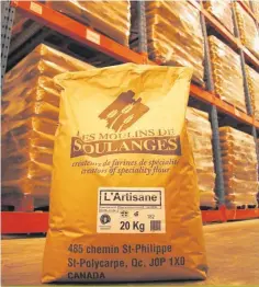  ??  ?? Les Moulins de Soulanges produisent annuelleme­nt 40 000 tonnes de blé.