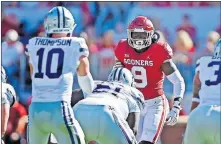  ??  ?? Oklahoma's Kenneth Murray (9), shown here in last season's win over Kansas State, is excited to play under new linebacker­s coach Brian Odom. Murray and Odom have developed a strong relationsh­ip during the offseason. [BRYAN TERRY/ THE OKLAHOMAN]