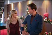  ?? ERIC MILNER — GAC FAMILY ?? Jennie Garth, left, and Cameron Mathison in “A Kindhearte­d Christmas,” premiering Nov. 20.
