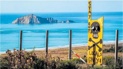  ?? Photo / Paul Taylor ?? A sign warning those entering Waimarama to “stay out, locals only” has been erected amid Covid-19 worries.