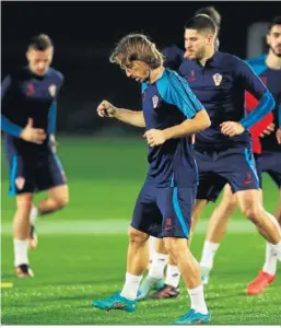  ?? TOLZA BOZOGLU / EFE ?? Luka Modric, en el entrenamie­nto de la selección croata.