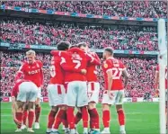  ?? ?? Jugadores del Nottingham Forest celebran después de marcar gol