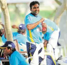  ??  ?? Relaxed approach Veteran Sri Lanka batsman Mahela Jayawarden­e takes a break during a practice session in Dubai yesterday.