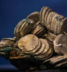  ?? AP File ?? FOUND: A block of encrusted silver coins from a Spanish ship sunk in 1804 is shown in Madrid.