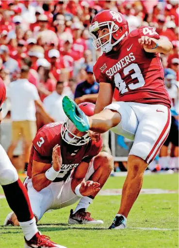  ?? [PHOTO BY STEVE SISNEY, THE OKLAHOMAN] ?? Kicker Austin Seibert has connected on five consecutiv­e field goals in the last two weeks.