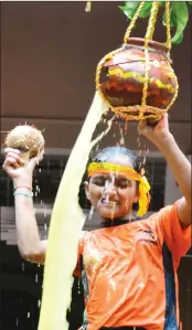  ?? PIC: BL SONI ?? Visually impaired students celebrate Dahihandi in Mumbai on Wednesday.