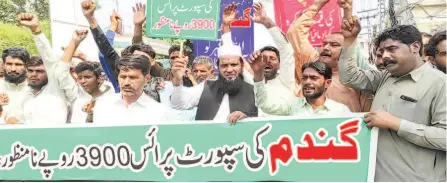  ?? ?? Lahore: A protest demonstrat­ion is being held by Kisan Board in favor of its demands.