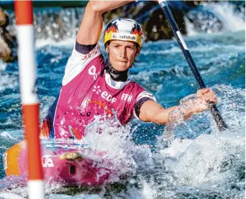  ?? Foto: dpa ?? Eine Bronzemeda­ille holte Ricarda Funk im Kajak bei der Kanuslalom WM in Frankreich.