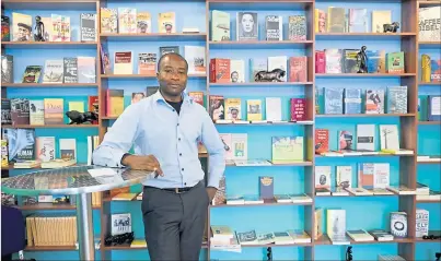  ?? [ Clemens Fabry ] ?? Seit Ende Juni betreibt Daniel Romuald Bitouh ein Buchgeschä­ft mit Fokus Afrika auf der Hernalser Hauptstraß­e.