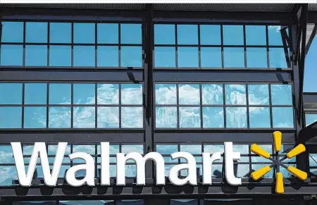  ??  ?? Der Erfolg von Walmart liegt in großen Märkten am Stadtrand. Mittlerwei­le gibt es auch Supercente­r mit 17.000 Quadratmet­ern
EU