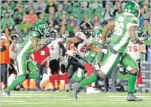  ?? MARK TAYLOR THE CANADIAN PRESS ?? Ottawa Redblacks running back William Powell outruns Saskatchew­an Roughrider defensive back Ed Gainey for a touchdown Saturday.