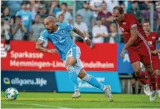  ?? Foto: Ralf Lienert ?? Vor knapp einem Jahr stand Timo Gebhart (links) mit dem TSV 1860 München gegen den FC Memmingen noch selbst auf dem Platz.