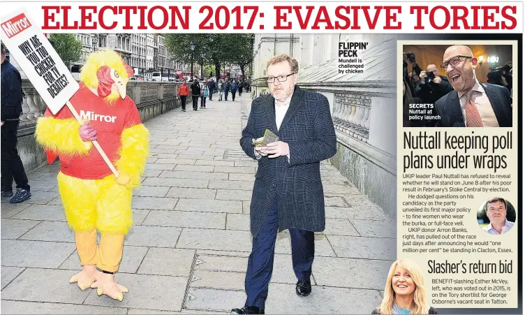  ??  ?? FLIPPIN’ PECK Mundell is challenged by chicken