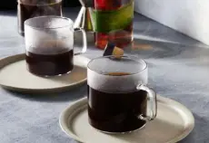  ?? ?? Cafe de olla, a sweet, spiced Mexican coffee with cinnamon and other flavorings, such as cloves and orange peels.