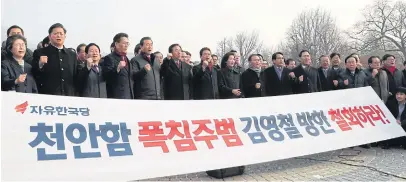  ?? EPA-EFE ?? Members of the opposition Liberty Korea Party protest outside the Blue House against a planned visit by North Korean general Kim Yong-chol.