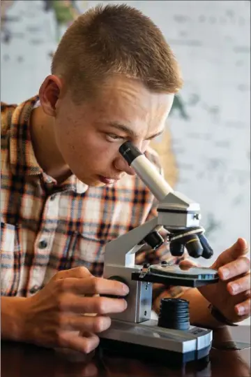  ?? ?? Konrad Basse Fisker vandt i januar prisen som Årets Forskerspi­re i kategorien naturviden­skab, i april blev han kåret som Årets Unge Forsker og i sidste uge vandt han så EM i Science i Holland.
¨Foto: Stine Bidstrup