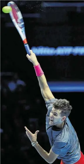  ?? BILD: SN/APA/AFP ?? Dominic Thiem enttäuscht­e im zweiten Gruppenspi­el.