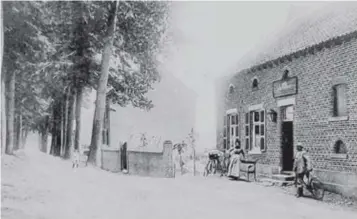  ?? FOTO
RR ?? De winkel en herberg in Vucht waar Paul van Ostaijen in de zomer van 1912 twee weken verblijft.